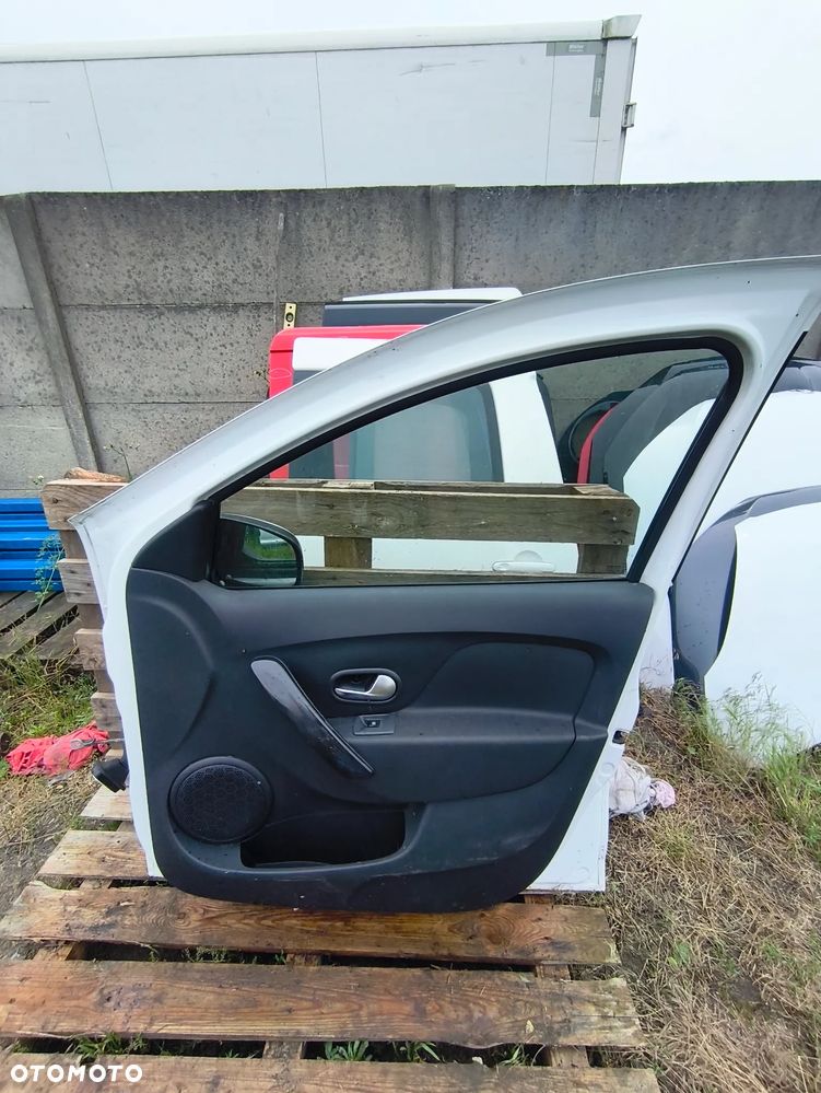 DACIA SANDERO II DRZWI PRAWE PRZEDNIE EUROPA KOMPLETNE POZNAŃ GIEŁDA - 2