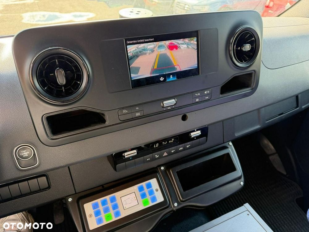 Mercedes-Benz Sprinter - 28