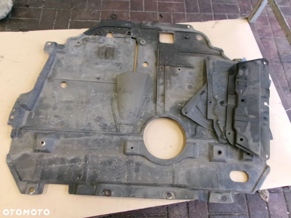 OSŁONA POD SILNIK TOYOTA AVENSIS T27 09-18  BENZYNA - 1