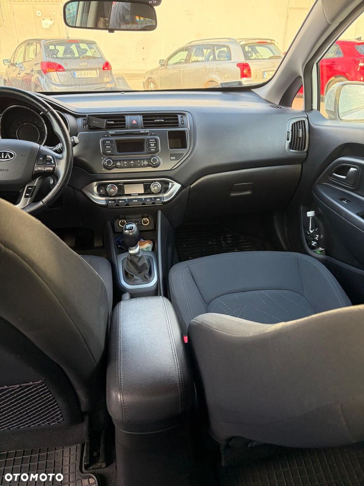 Kia Rio - 8