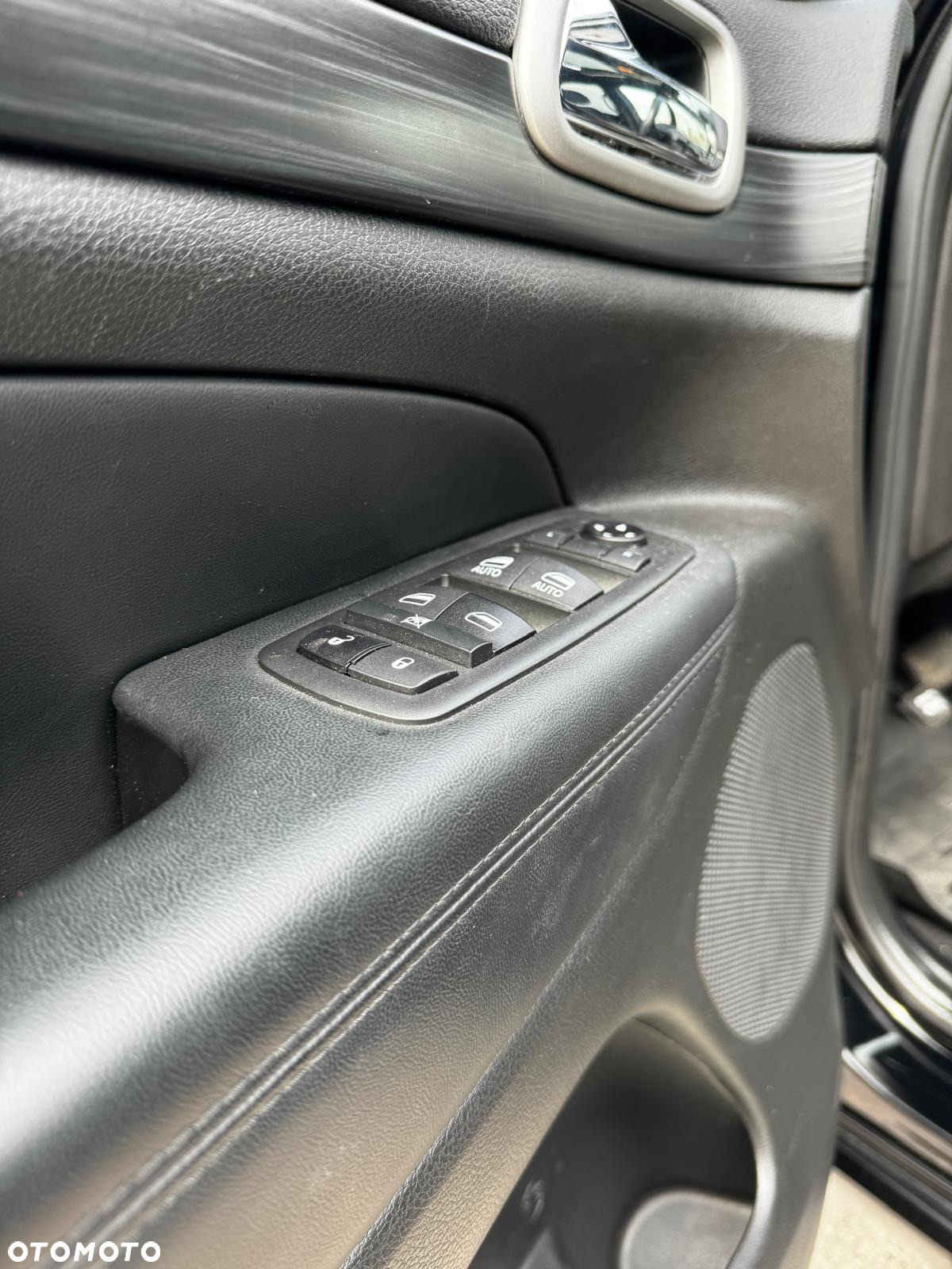 Jeep Grand Cherokee - 14