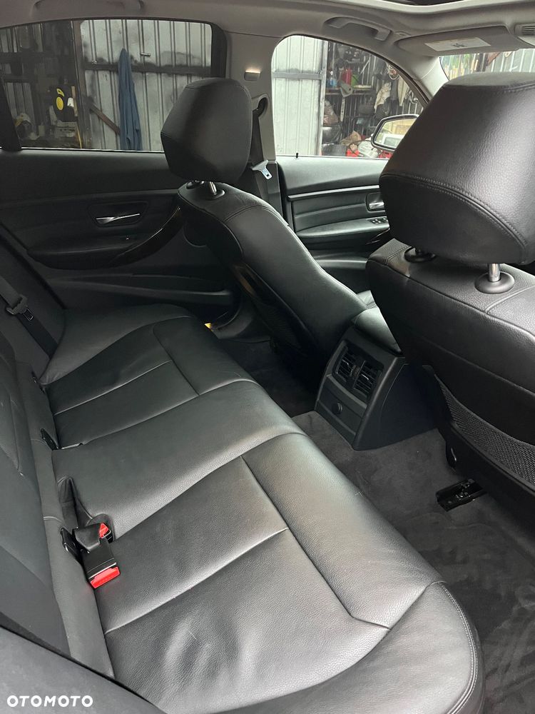 BMW Seria 3 328i Luxury Line - 12