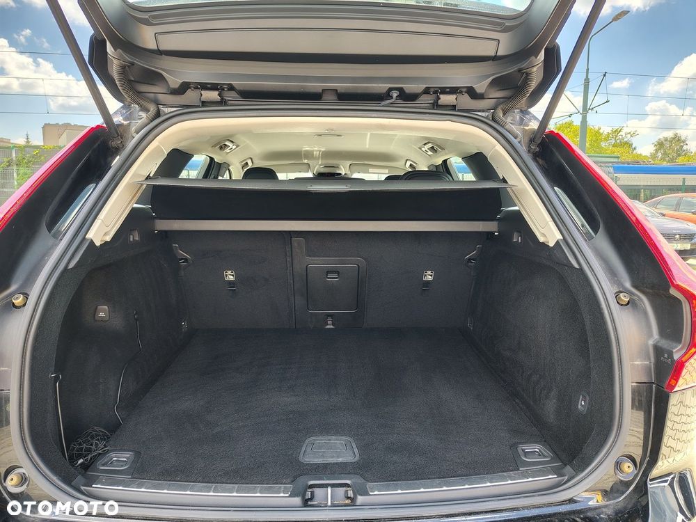 Volvo XC 60 B5 B AWD Momentum Pro - 9