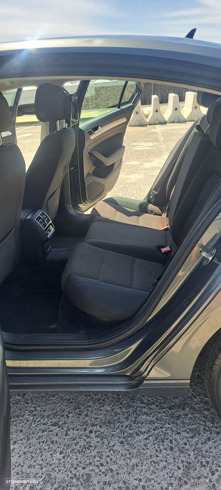 VW Passat 2.0 TDI Confortline - 12