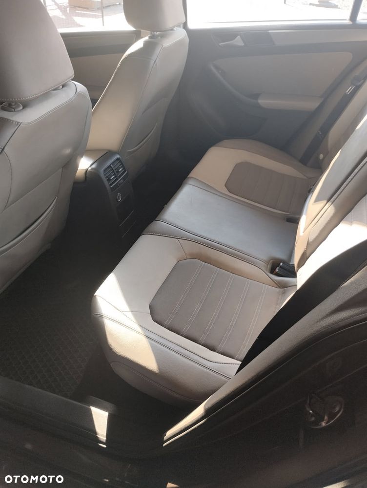 Volkswagen Jetta 1.6 TDI Comfortline - 11