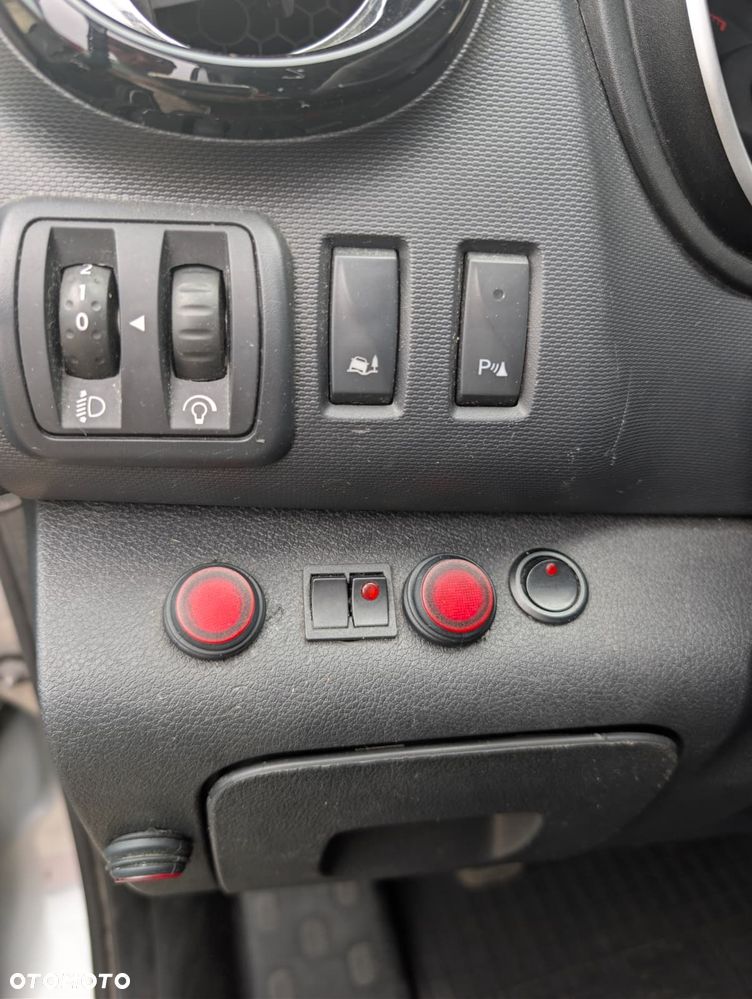 Opel Vivaro - 8