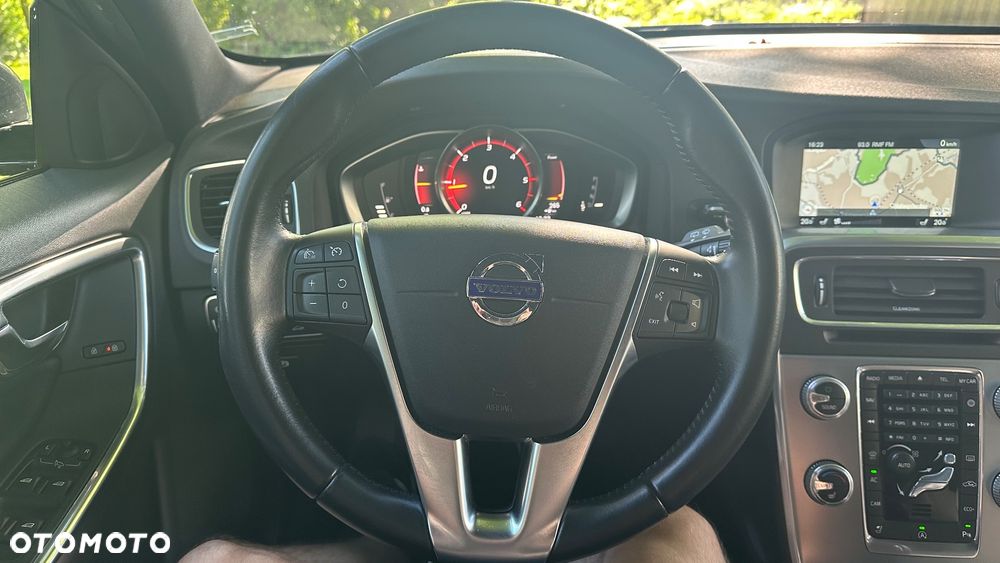 Volvo V60 Cross Country - 10