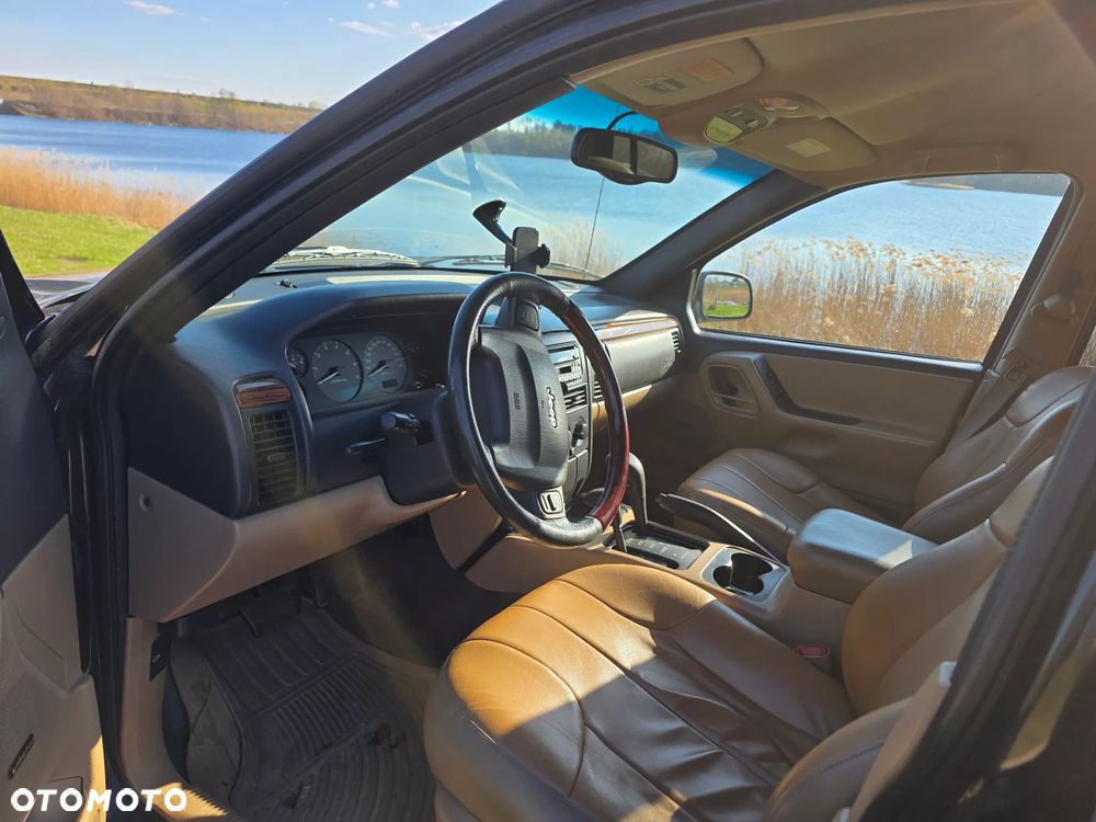 Jeep Grand Cherokee - 8