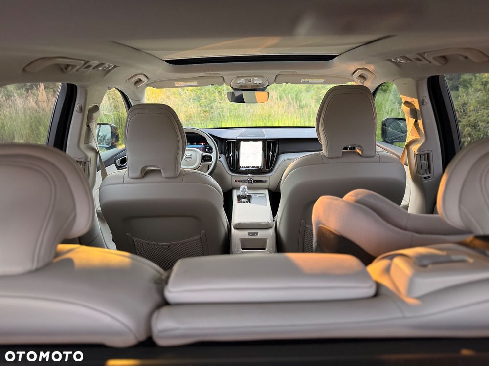 Volvo XC 60 T8 Plug-In Hybrid AWD Ultra Dark - 14