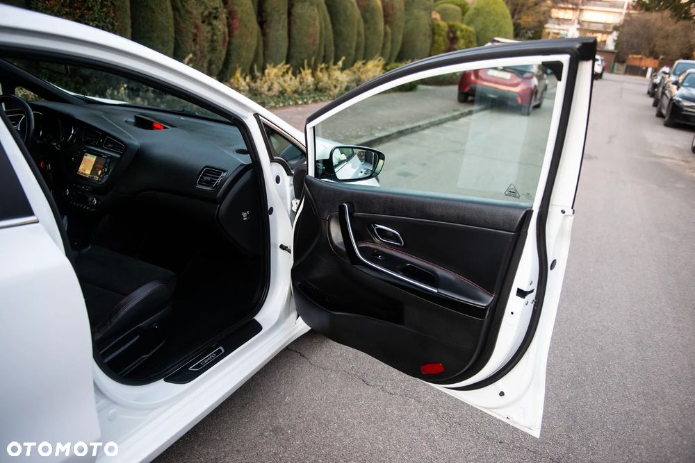 Kia Ceed 1.6 T-GDI GT - 37