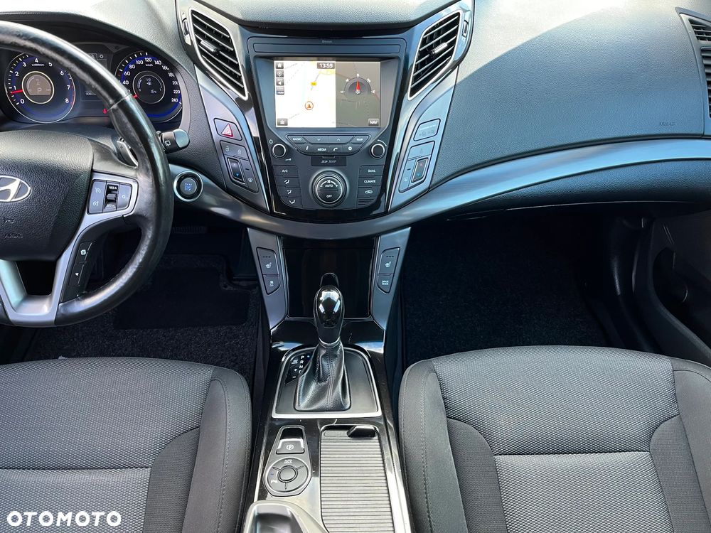 Hyundai i40 Kombi 2.0 Automatik Family+ - 19