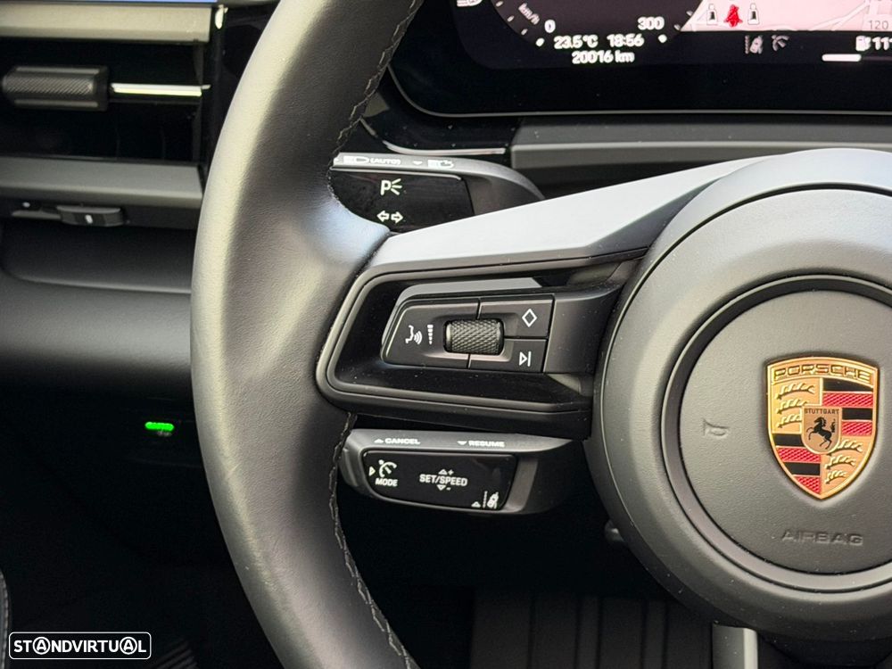 Porsche Macan Electric 4 - 42