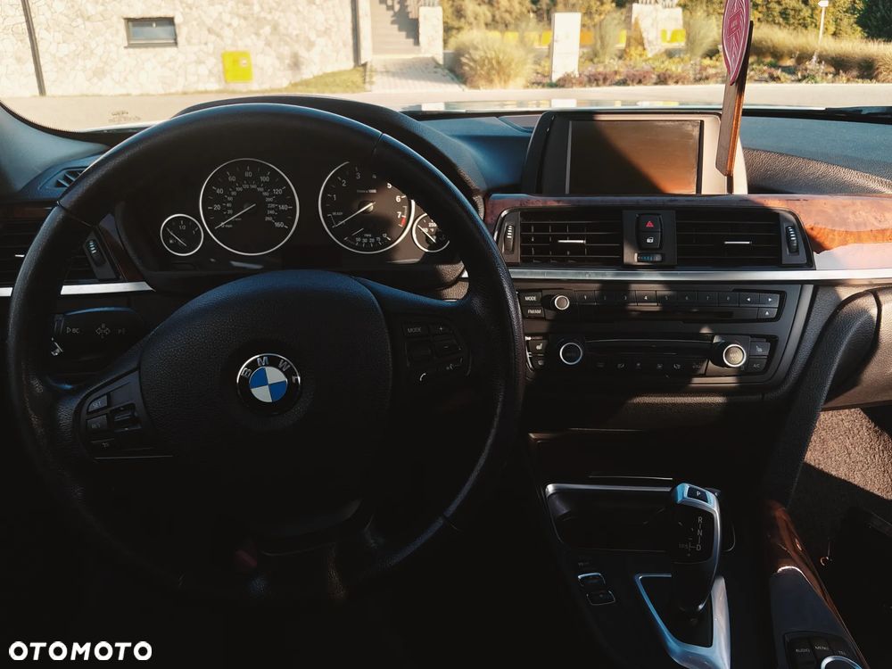 BMW Seria 3 328i xDrive Sport Line - 9
