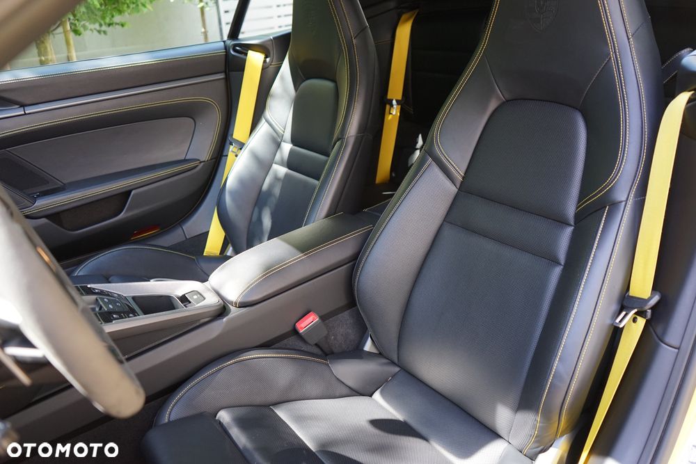 Porsche 911 Carrera 4S - 7