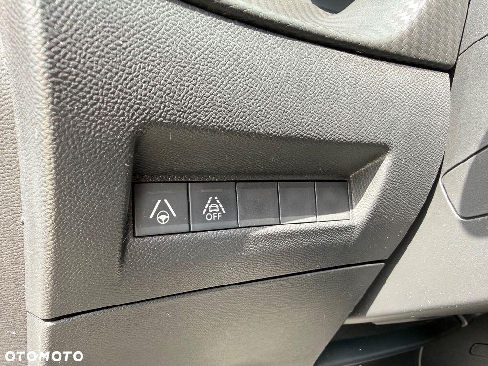 Peugeot 2008 PureTech 155 EAT8 GT - 12