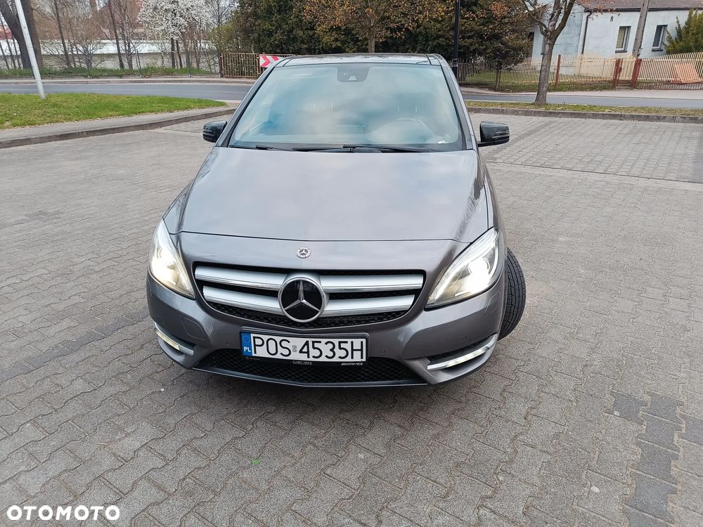 Mercedes-Benz Klasa B 220 4-Matic - 1