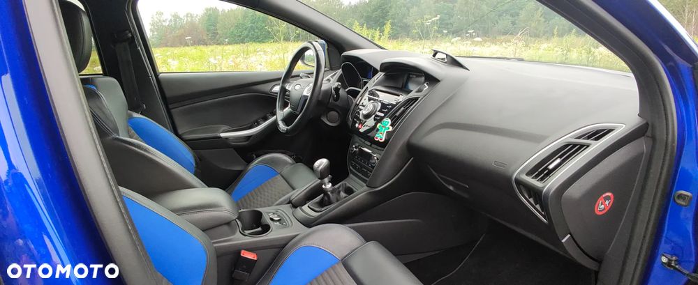 Ford Focus 2.0 EcoBoost ST - 13