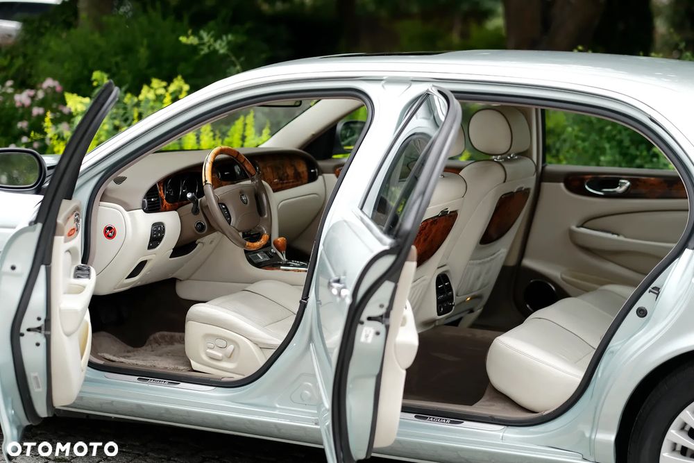 Jaguar XJ XJ8 4.2 LWB - 19