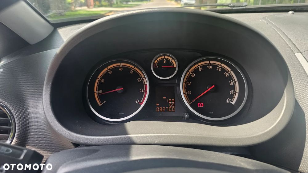 Opel Corsa 1.4 16V 150 Jahre - 11