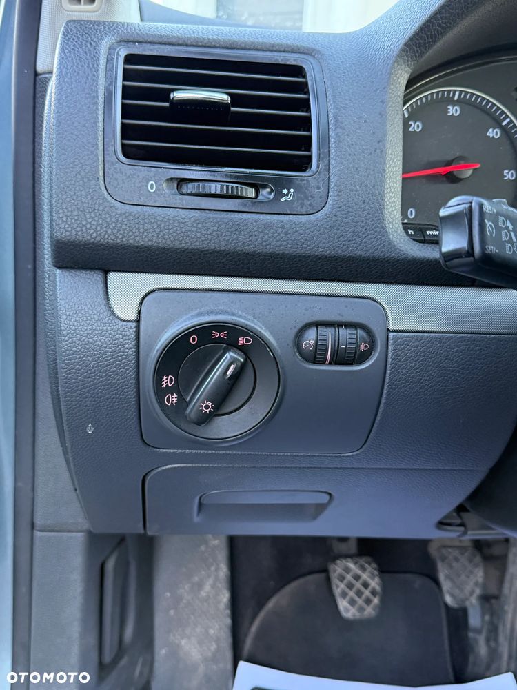 Volkswagen Jetta - 27