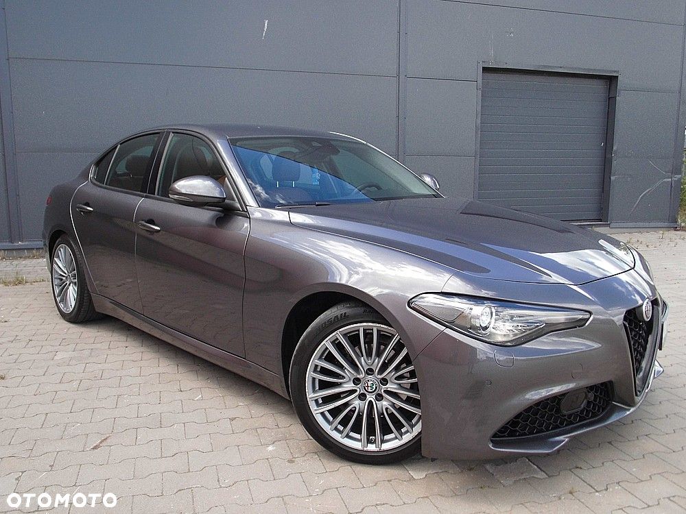 Alfa Romeo Giulia 2.2 AT8 Business - 3