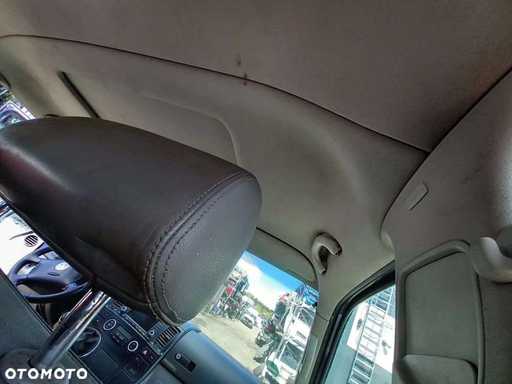 VW TRANSPORTER T5 MULTIVAN KOMPLETNA PRZEKŁADKA FOTELI DYWANÓW PODSUFITKI BOCZKI SŁUPKI NA MULTIVAN KOMPLET Z STOLIKIEM I ROLETĄ SKÓRA ALCANTARA - 21