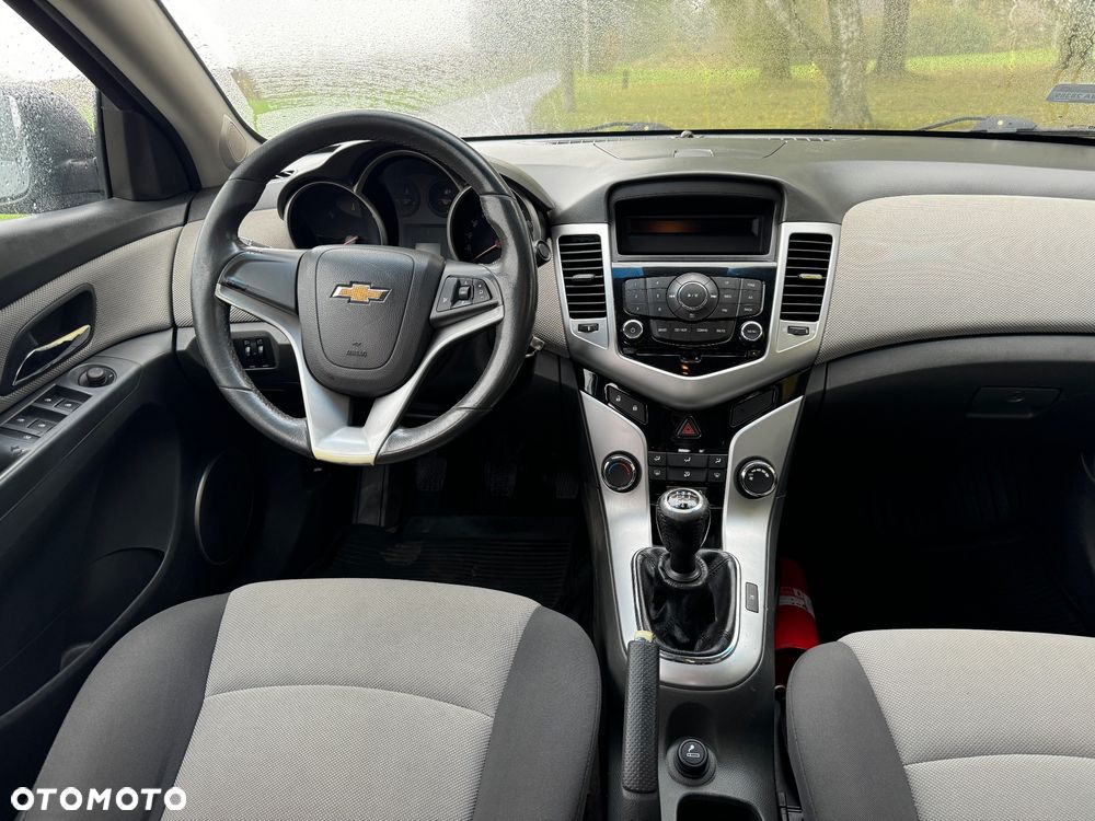 Chevrolet Cruze - 27