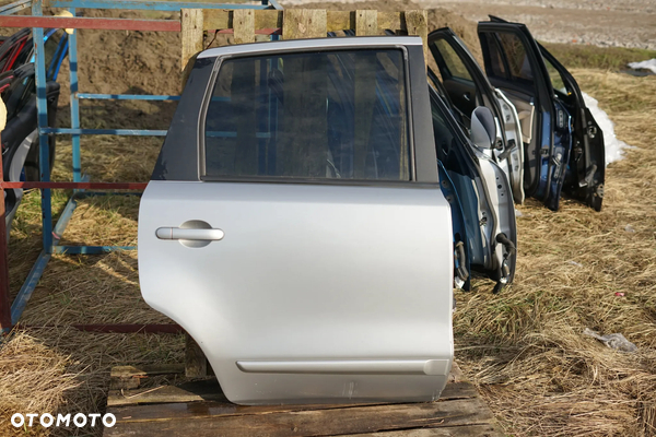 Drzwi tył tylne prawe Nissan Note I Lift 5d KY0