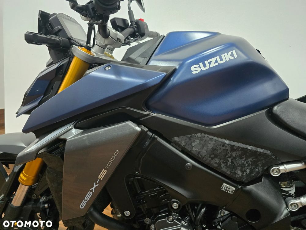 Suzuki GSX - 22