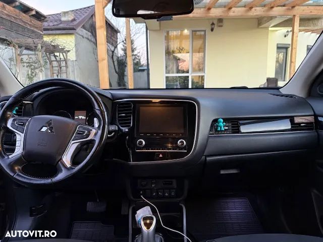 Mitsubishi Outlander 2.0L AS&G CVT Intense+ - 15