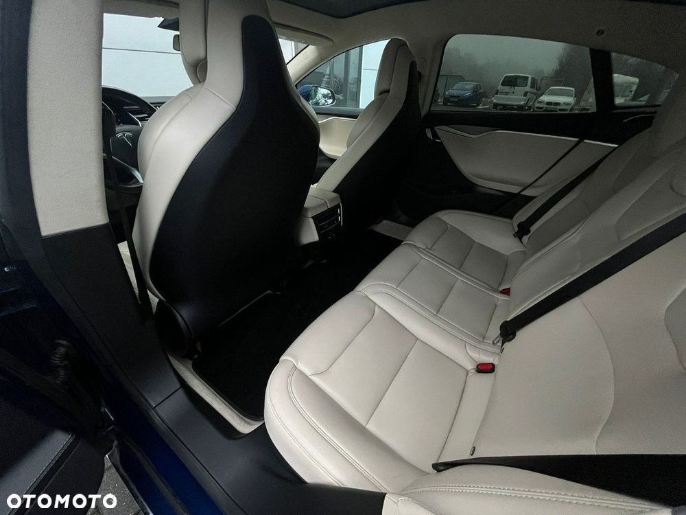 Tesla Model S 75 - 35