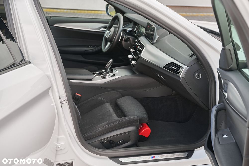 BMW Seria 5 520d xDrive M Sport sport - 27