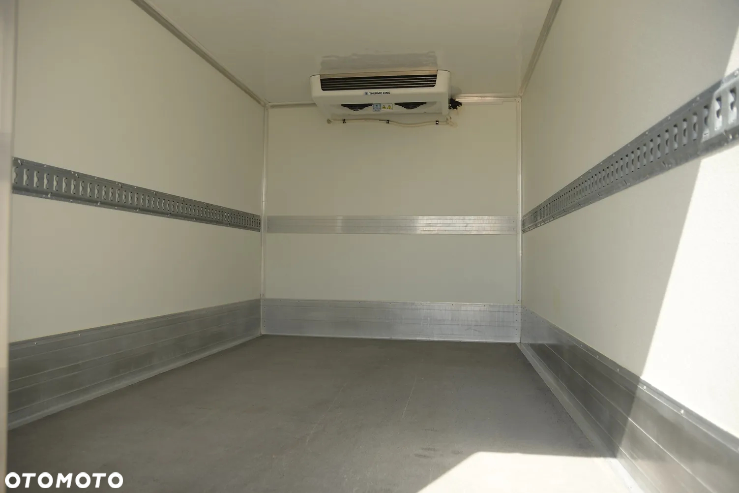 Iveco DAILY 35-180 HiMATIC Mroźnia +25/-25 * 7 PALET * THERMO KING V300 MAX * Salon PL - 34
