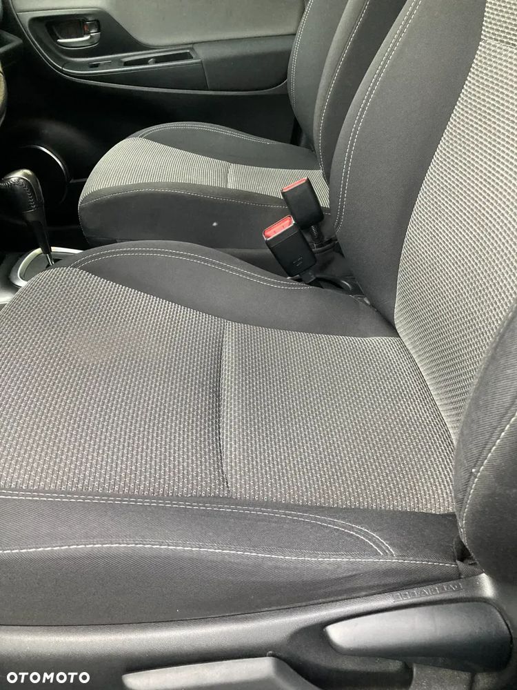 Toyota Yaris Hybrid 100 Premium - 17