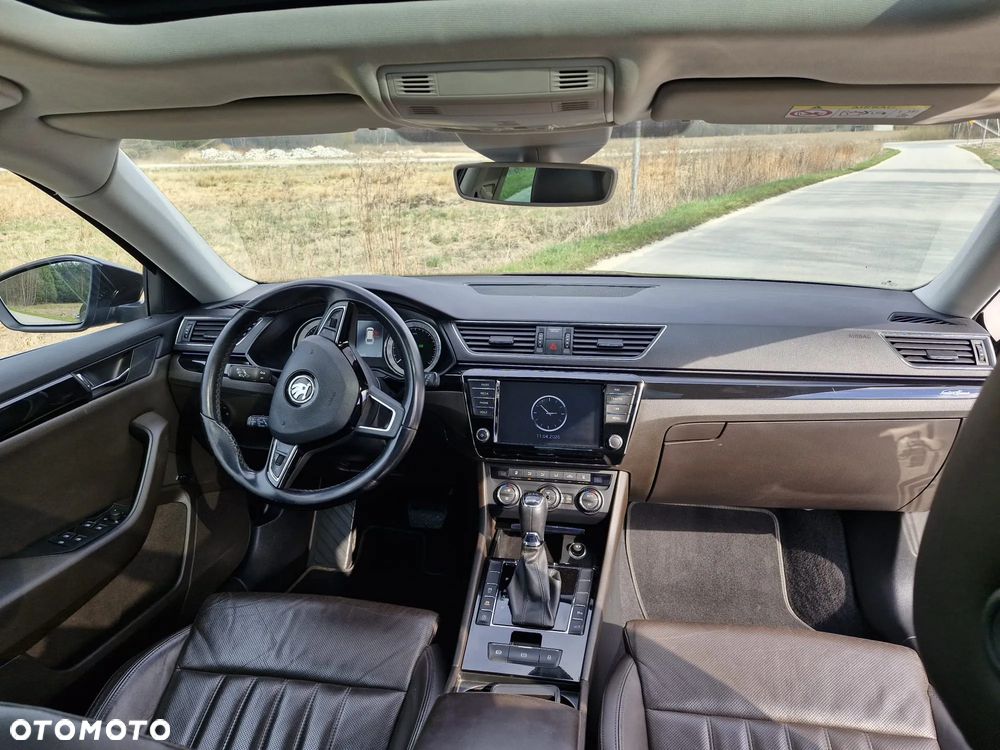 Skoda Superb 2.0 TDI DSG Premium Edition - 22