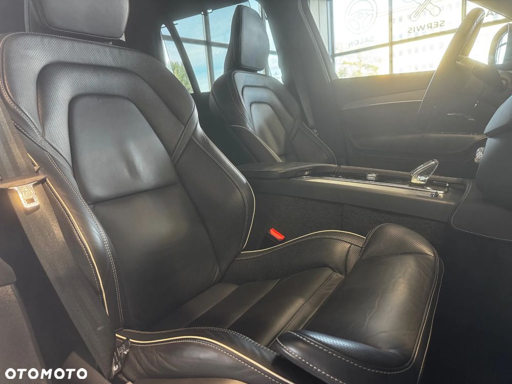 Volvo XC 90 B5 D AWD Ultimate Dark - 19