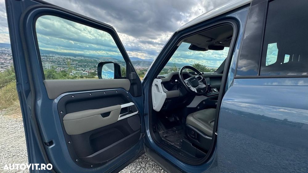 Land Rover Defender - 21
