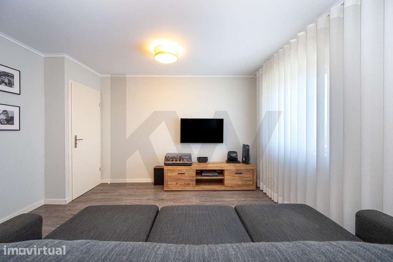 Apartamento T3 Duplex com 2 Lugares de Garagem e Arrecadação | Santa C - Grande imagem: 5/43