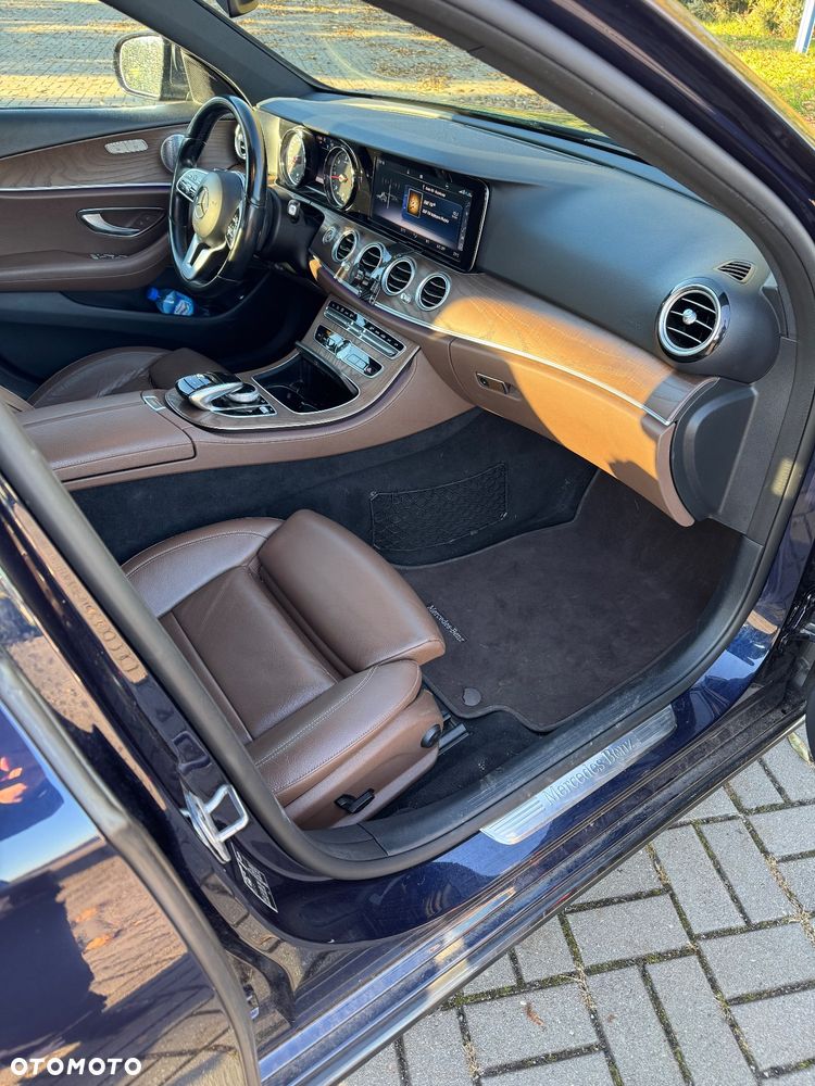 Mercedes-Benz Klasa E 220 d 4-Matic 9G-TRONIC - 14