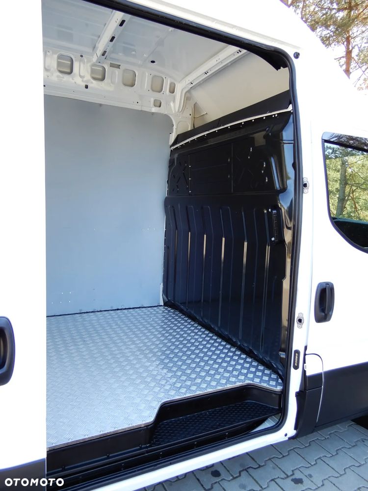 Iveco Daily 35S18 3.0 HPI 180 KM POWER Furgon Blaszak XXL 4.70 CM MAXI LONG Wysokość H3 2150 mm WZMACNIANE ZAWIESZENIE 1024 Kg Ładowność HAK 3500 Kg 50 Tys Km ASO Serwis Stan NOWY UNIKAT OKAZJA - 24