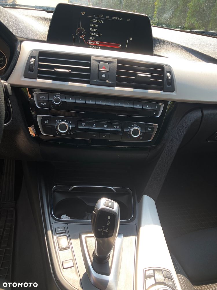 BMW Seria 3 325d Sport Line - 13