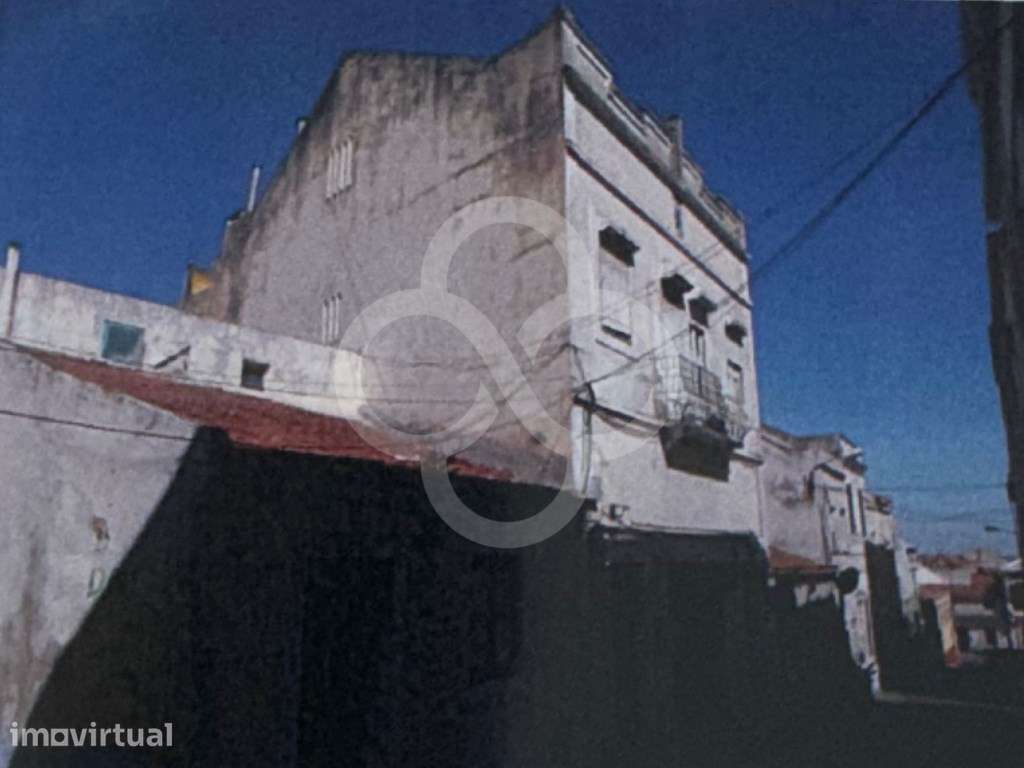 Prédio em propriedade total no centro de Vila Franca de Xira. - Grande imagem: 4/15