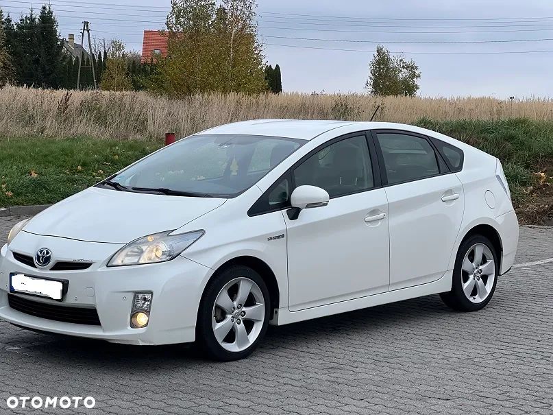 Toyota Prius (Hybrid) Executive - 2