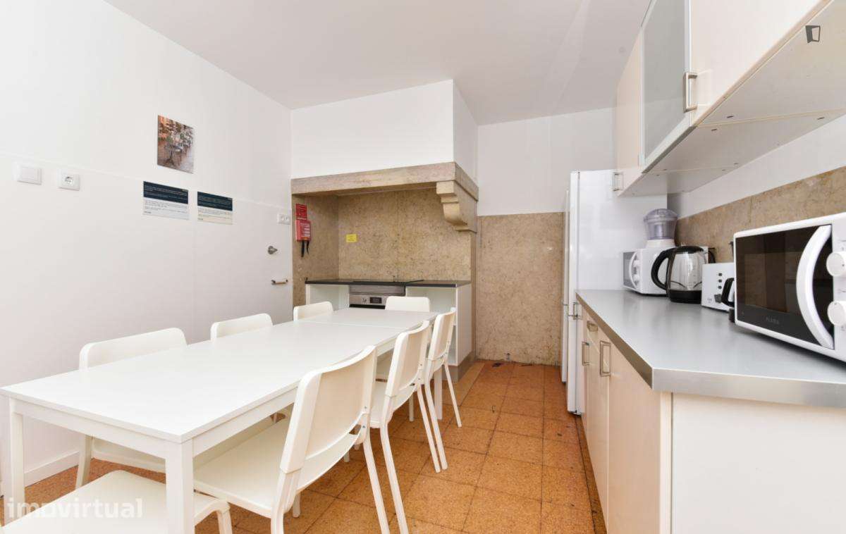 Quarto - localizado em Marquês de Pombal Lisbon - Grande imagem: 4/23