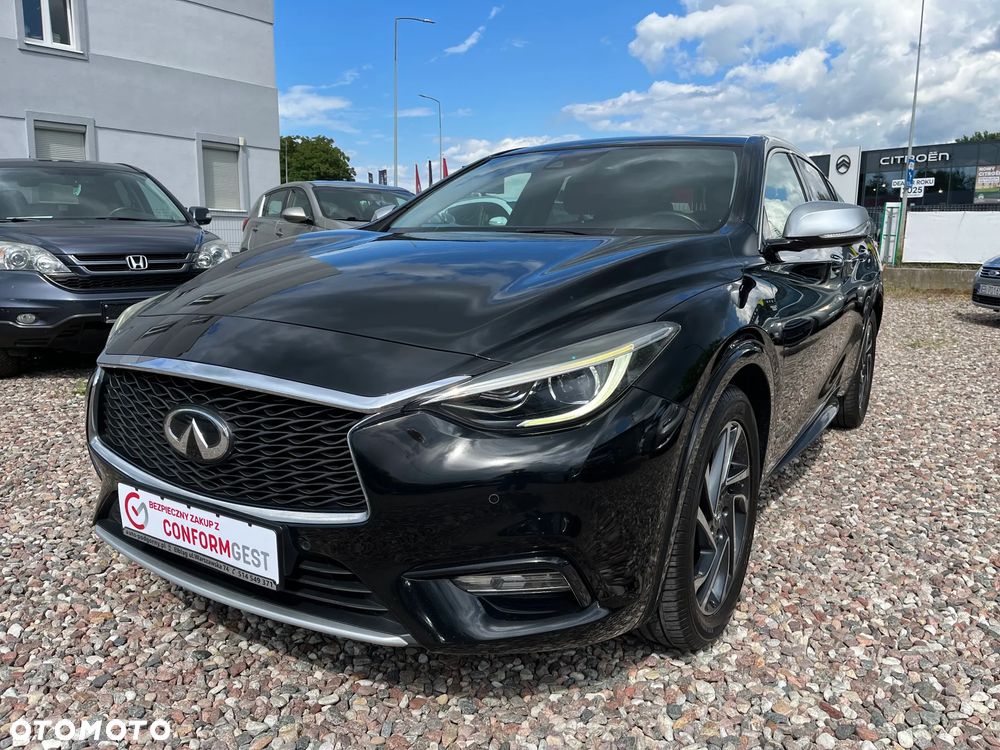 Infiniti Q30 - 14