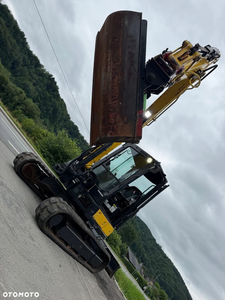 Yanmar VIO50-6A Koparka Gąsienicowa 5 ton jak Nowa z Salonu 2018 rok. 1900 mtg. Szybko-złącze. Łyżka uchylna Hydraulicznie. 3 łyżki Oryginalne skandynawskiego typu. Yanmar silnik 4 cylindry! Maszyna z Norwegii. DEKRA 2026rok AKTUALNA! Dokumentacja! Pompa ON. ani deka luzów i wycieków! OKAZJA Linia Hydr. Plus. Długie ramię PLUS. Oświetlenie LED. Gąski bardzo ładne. Wielka Okazja! Pełne sterowanie z dżojstików!! - 8