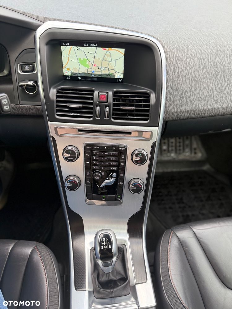 Volvo XC 60 D3 Drive-E Ocean Race - 12