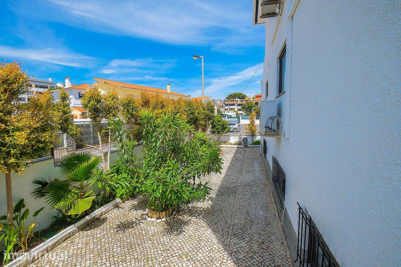 Moradia T5 em Carcavelos — Espaço, Conforto e Localização Privilegiada - Grande imagem: 5/47