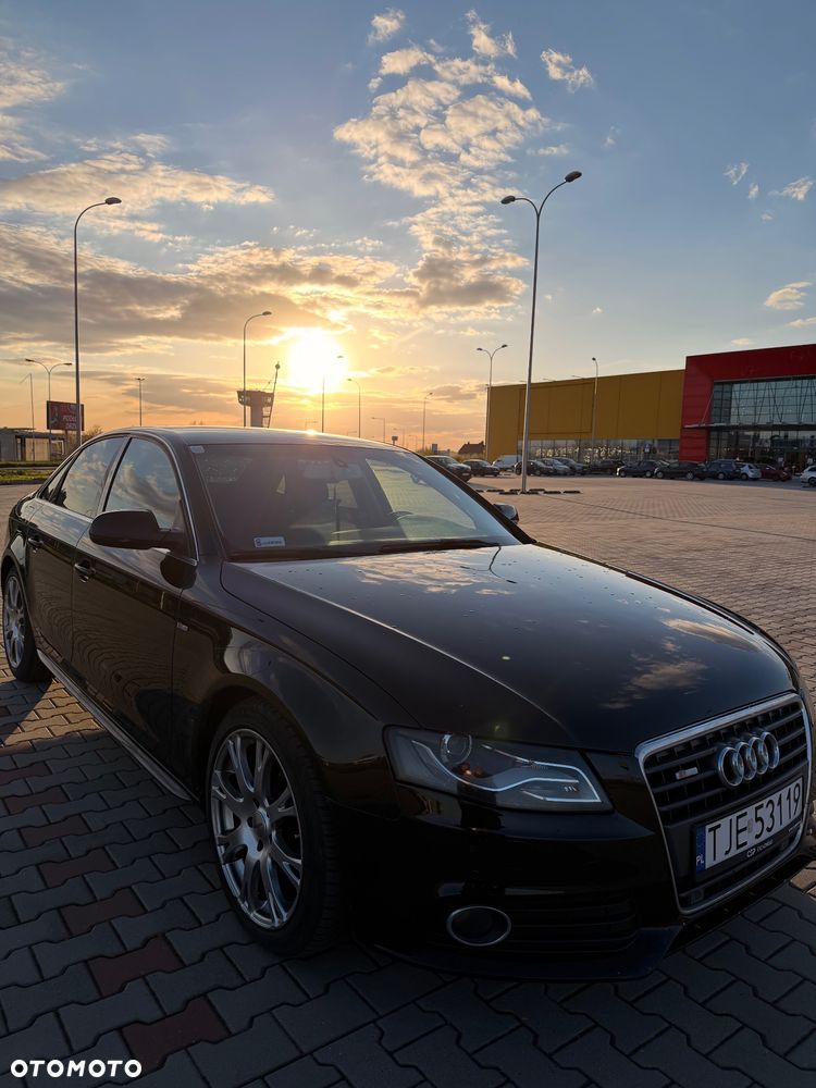 Audi A4 Limousine - 1