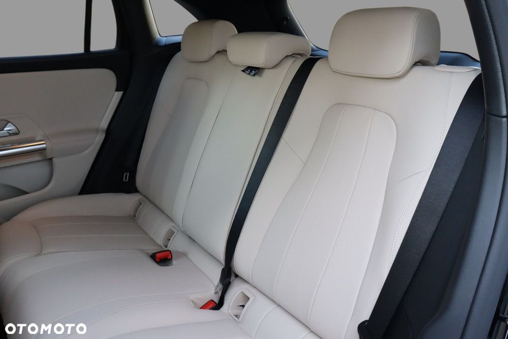 Mercedes-Benz GLA 200 d Progressive 8G-DCT - 17